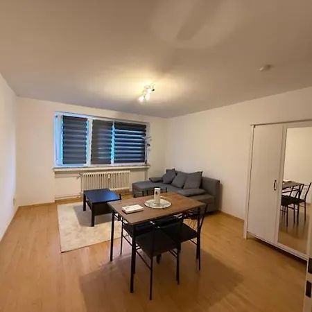 Zwei Zimmerwohnung, Balkon Mit Blick Auf Den Rheinturm Düsseldorf