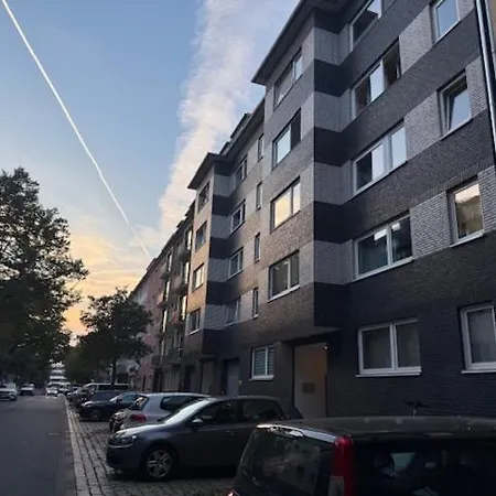 Zwei Zimmerwohnung, Balkon Mit Blick Auf Den Rheinturm Apartment